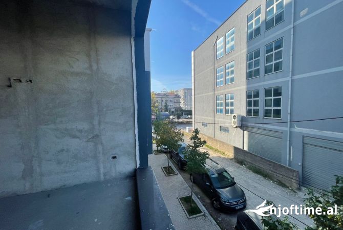 Jepet Ambjent me Qera 180m/2 (Kamez)