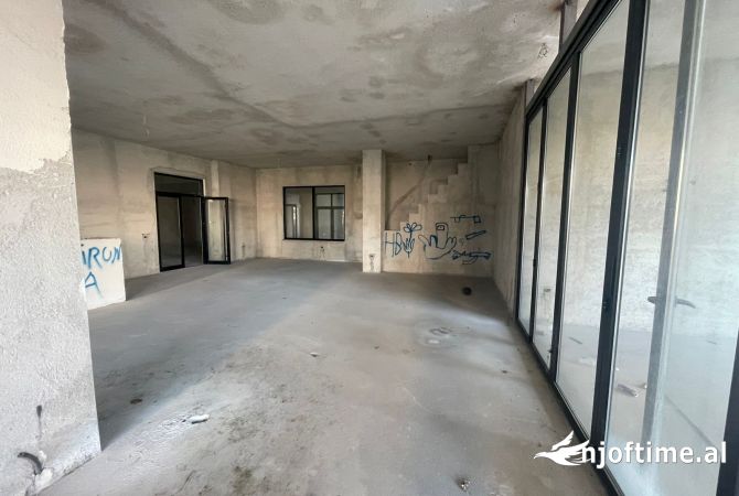 Jepet Ambjent me Qera 180m/2 (Kamez)