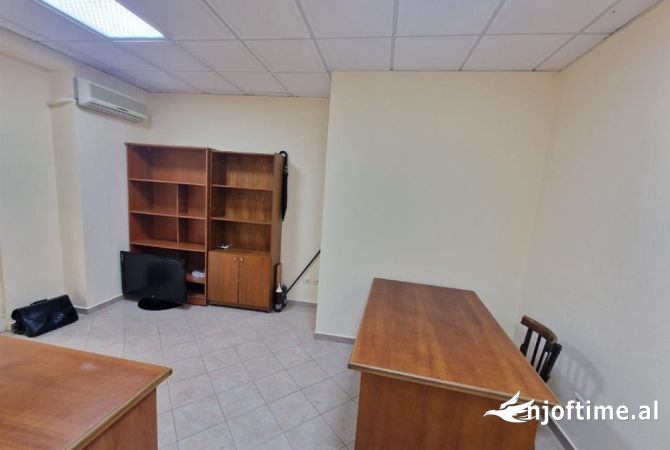 Ambiente Commerciale in Affitto 3+1 a Durazzo - 200 Euro