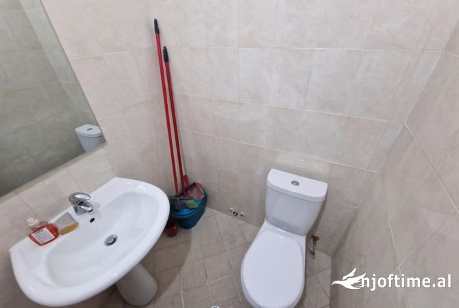 Ambiente Commerciale in Affitto 3+1 a Durazzo - 200 Euro