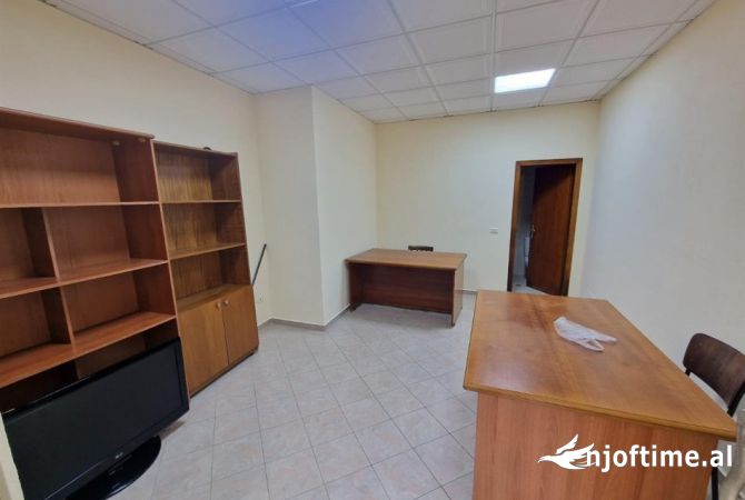 Ambiente Commerciale in Affitto 3+1 a Durazzo - 200 Euro