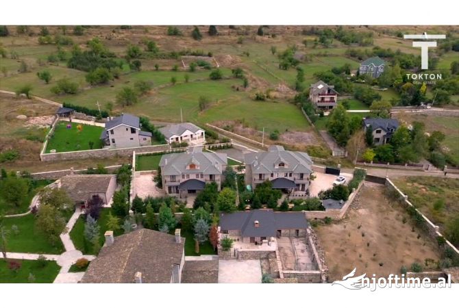 Ambiente Commerciale in Vendita 5+1 a Koriza - 500,000 Euro