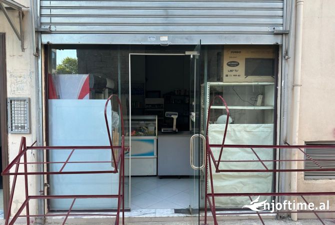 Ambiente Commerciale in Affitto 1+1 a Tirana - 350 Euro