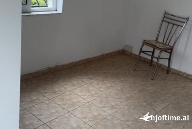 Jepet dyqan me qera ne Astir