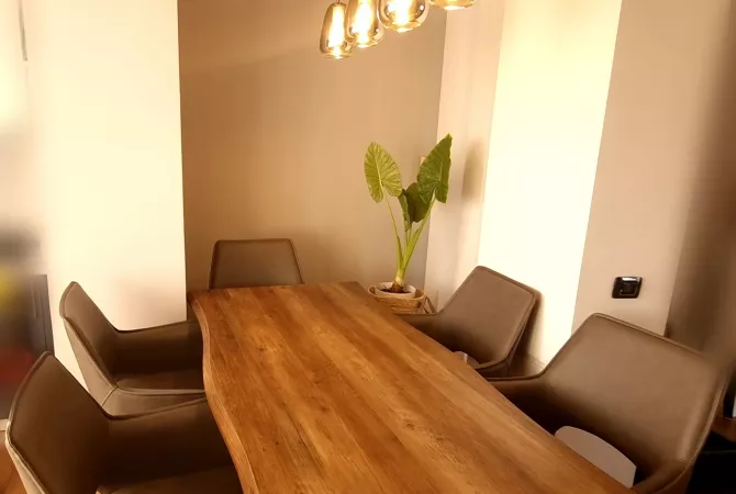 Mobilje dhe Elektroshtepiake ne Tirane - 50,000 Leke