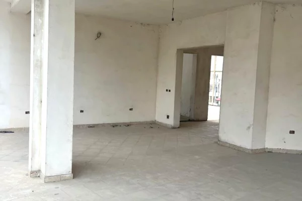 Me qera: Ambient Biznesi 📌Vlore - Perballe Spitalit || 200m2 || Cmimi me marreveshje