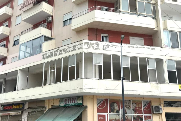 Ambient biznesi me qera 3+1 ne Vlore - 1,000 Euro