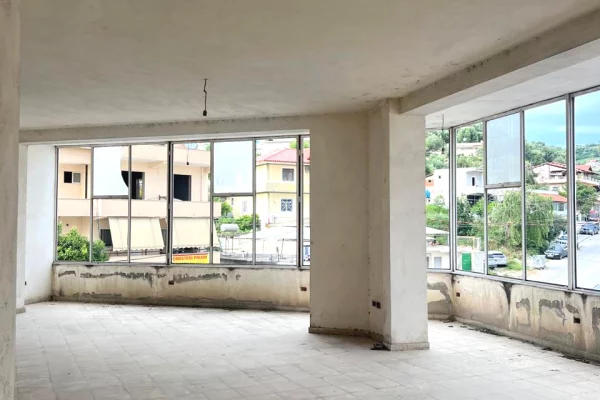 Me qera: Ambient Biznesi 📌Vlore - Perballe Spitalit || 200m2 || Cmimi me marreveshje