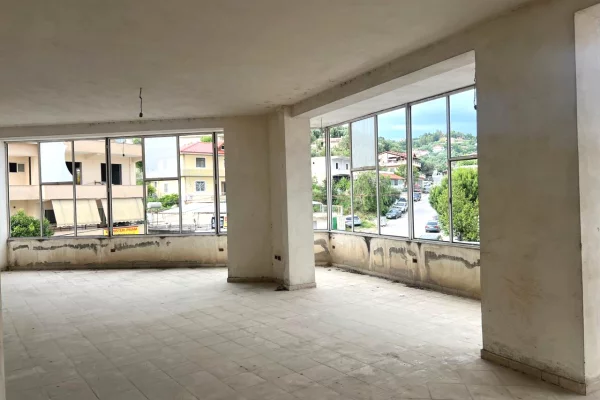 Me qera: Ambient Biznesi 📌Vlore - Perballe Spitalit || 200m2 || Cmimi me marreveshje