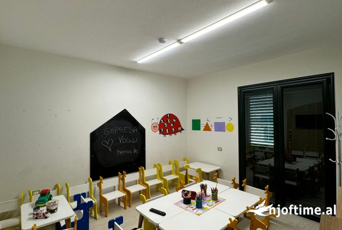 Ambiente Commerciale in Affitto 3+1 a Tirana - 1,000 Euro