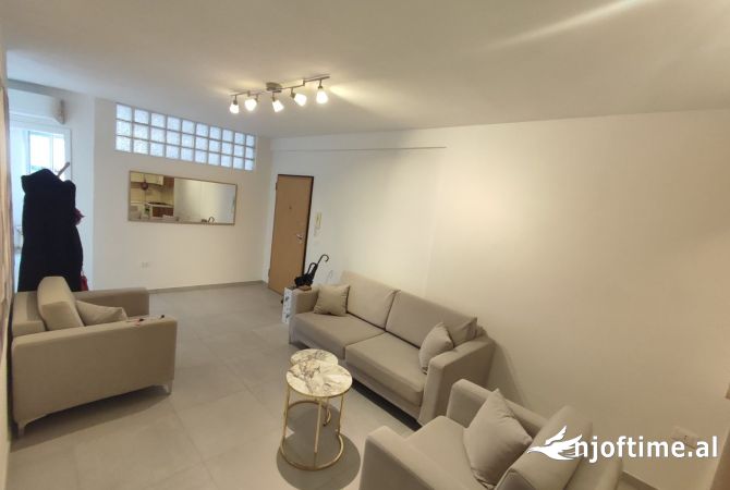 Jepet me qera ambient biznesi ose zyre tek Myslym Shyri