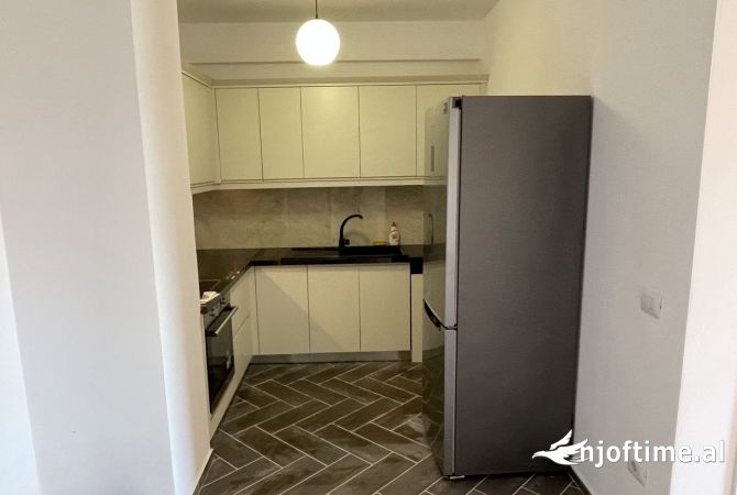 Jepet me qera apartament/zyre 