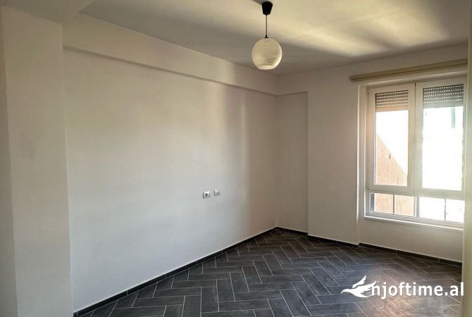 Jepet me qera apartament/zyre 