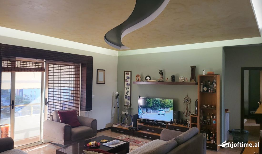 Shtepi ne shitje Apartament ne Tirane, 3+1, Mobilimi E mobiluar, Pagesa 180,000  Euro.