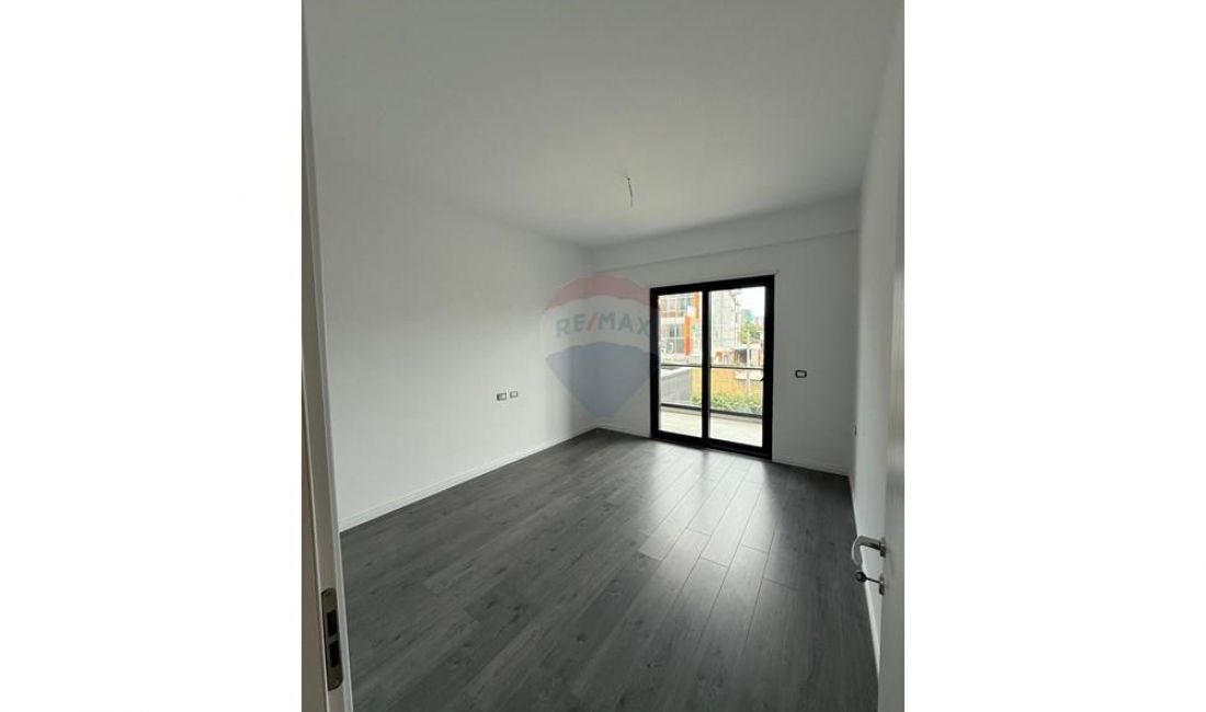 Shtepi ne shitje Apartament ne Tirane, 1+1, Mobilimi Pjeserisht e mobiluar, Pagesa 235,000  Euro.