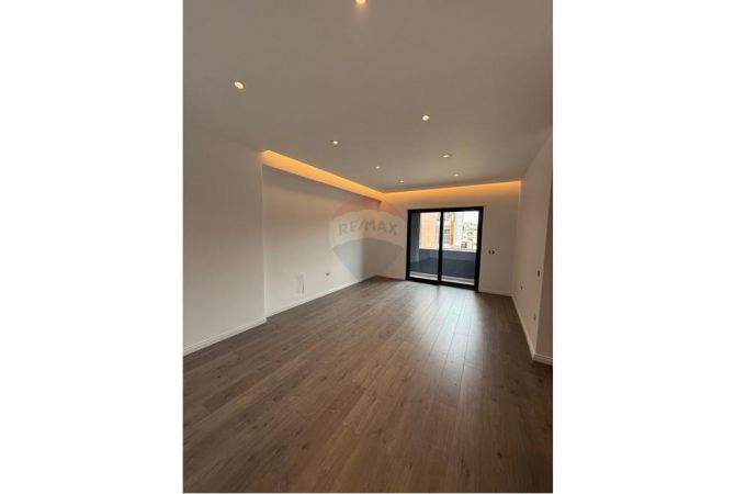 Shtepi ne shitje Apartament ne Tirane, 1+1, Mobilimi Pjeserisht e mobiluar, Pagesa 235,000  Euro.