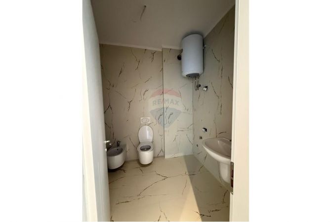 Shtepi ne shitje Apartament ne Tirane, 1+1, Mobilimi Pjeserisht e mobiluar, Pagesa 235,000  Euro.