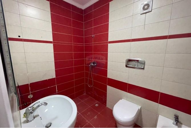 Shtepi ne shitje Apartament ne Tirane, 1+1, Mobilimi Pjeserisht e mobiluar, Pagesa 87,000  Euro.