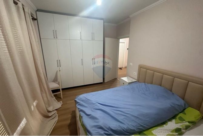 Shtepi ne shitje Apartament ne Tirane, 2+1, Mobilimi E mobiluar, Pagesa 135,000  Euro.