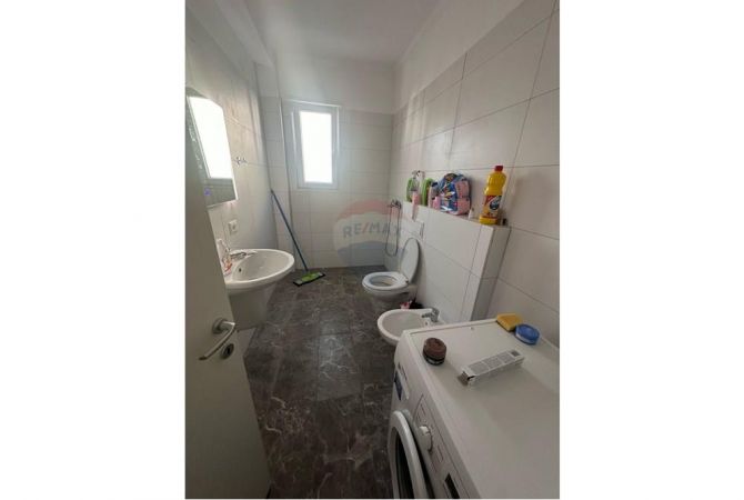 Shtepi ne shitje Apartament ne Tirane, 2+1, Mobilimi E mobiluar, Pagesa 135,000  Euro.