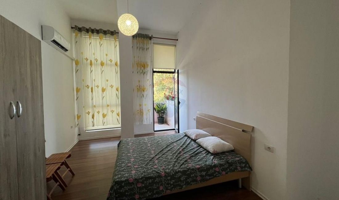 Shtepi me qera Apartament ne Tirane, 2+1, Mobilimi E mobiluar, Pagesa 320  Euro.