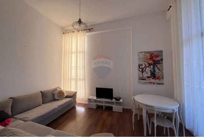 Shtepi me qera Apartament ne Tirane, 2+1, Mobilimi E mobiluar, Pagesa 320  Euro.