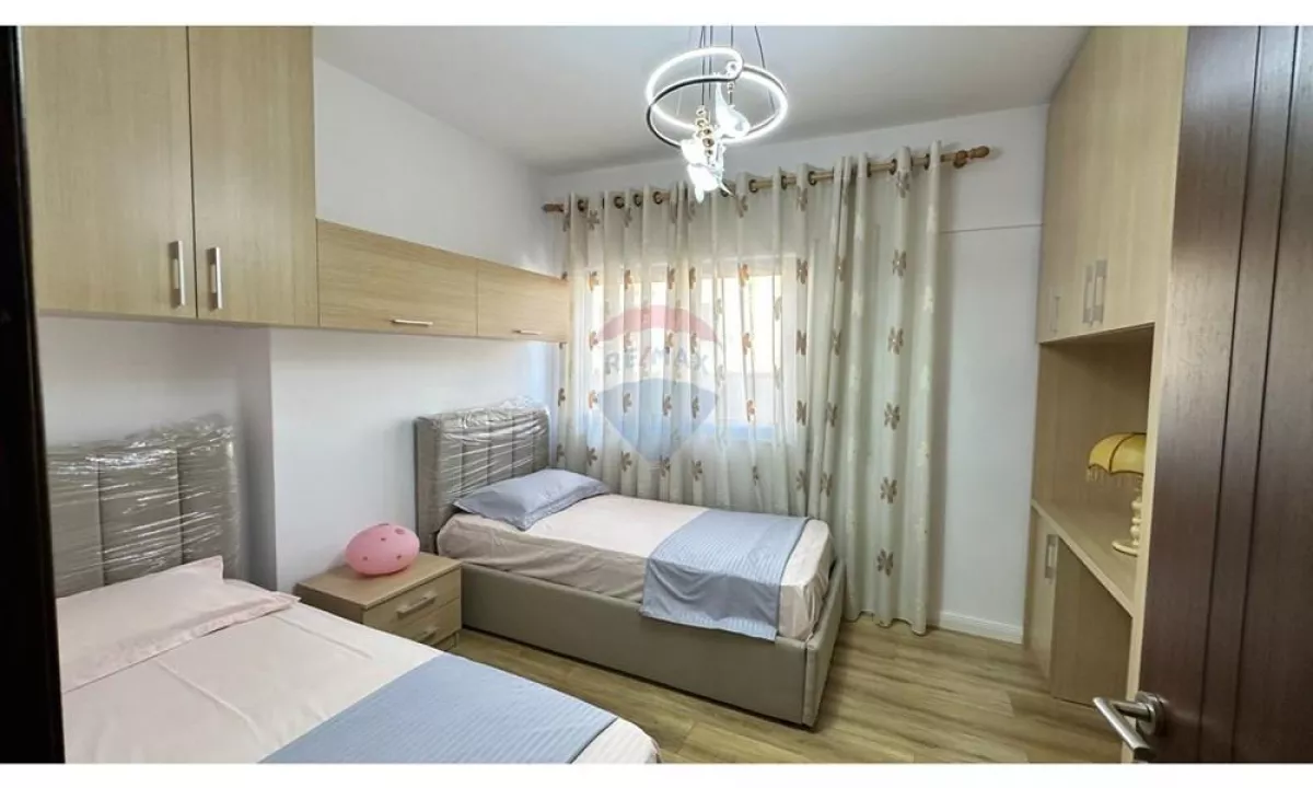 Shtepi ne shitje Apartament ne Tirane, 2+1, Mobilimi E mobiluar, Pagesa 147,000  Euro.