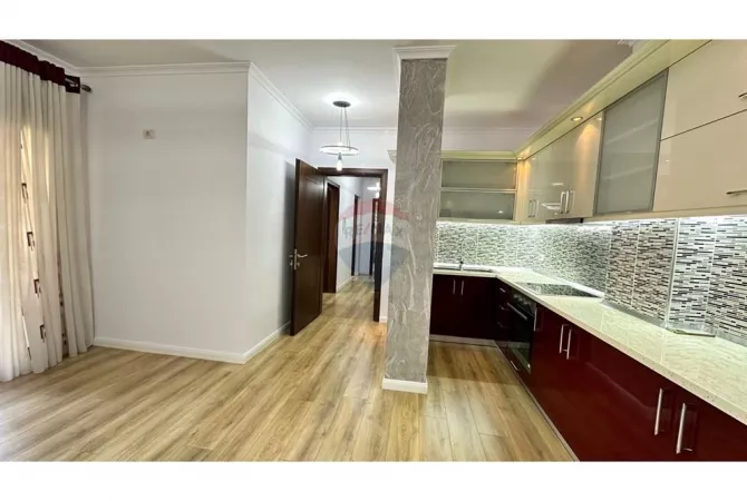 Shtepi ne shitje Apartament ne Tirane, 2+1, Mobilimi E mobiluar, Pagesa 147,000  Euro.