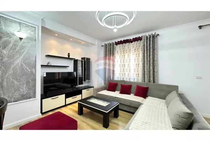 Shtepi ne shitje Apartament ne Tirane, 2+1, Mobilimi E mobiluar, Pagesa 147,000  Euro.