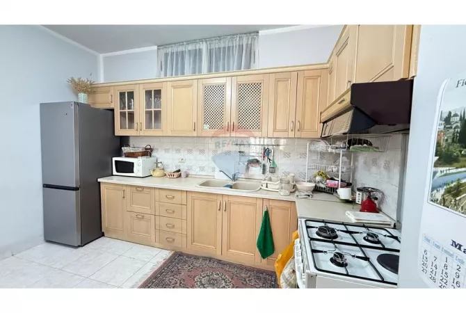 Shtepi me qera Apartament ne Tirane, 3+1, Mobilimi E mobiluar, Pagesa 70,000  Leke.