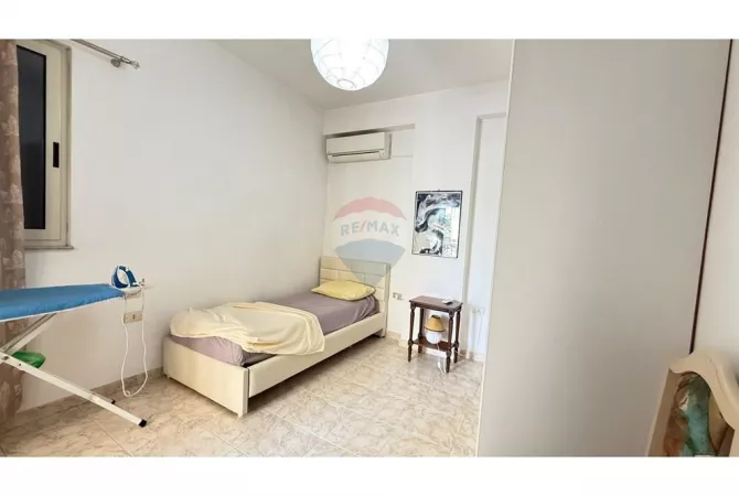 Shtepi me qera Apartament ne Tirane, 3+1, Mobilimi E mobiluar, Pagesa 70,000  Leke.