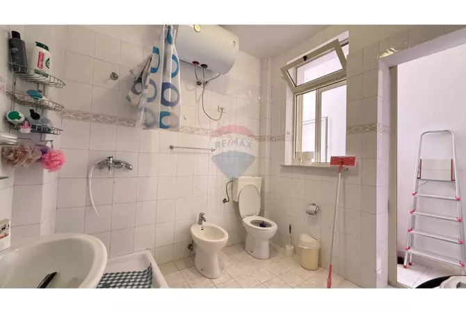 Shtepi me qera Apartament ne Tirane, 3+1, Mobilimi E mobiluar, Pagesa 70,000  Leke.