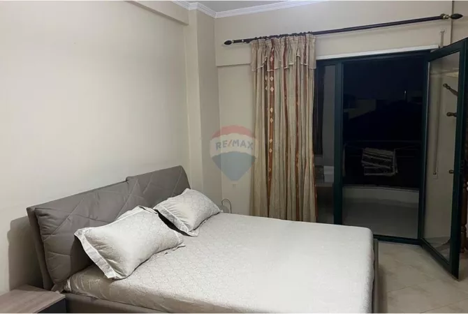 Shtepi ne shitje Apartament ne Tirane, 2+1, Mobilimi E mobiluar, Pagesa 180,000  Euro.