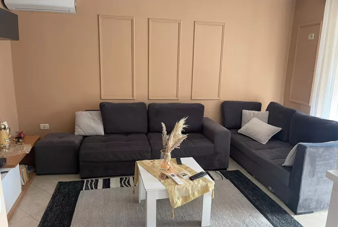 Shtepi me qera Apartament ne Tirane, 1+1, Mobilimi E mobiluar, Pagesa 50,000  Leke.