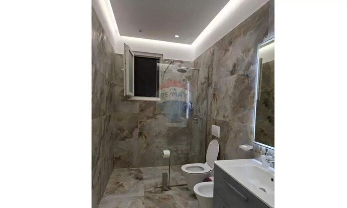 Shtepi me qera Apartament ne Tirane, 2+1, Mobilimi E mobiluar, Pagesa 550  Euro.