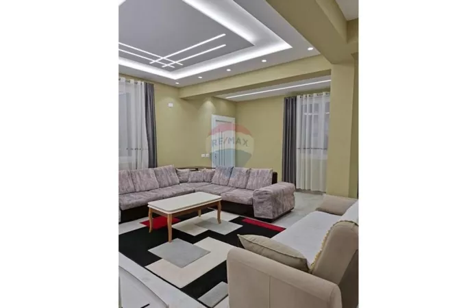 Shtepi me qera Apartament ne Tirane, 2+1, Mobilimi E mobiluar, Pagesa 550  Euro.