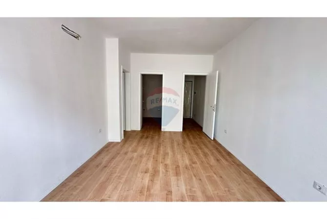 Shtepi ne shitje Apartament ne Tirane, 1+1, Mobilimi Pjeserisht e mobiluar, Pagesa 179,500  Euro.
