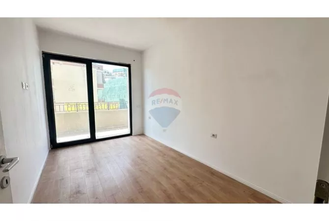 Shtepi ne shitje Apartament ne Tirane, 1+1, Mobilimi Pjeserisht e mobiluar, Pagesa 179,500  Euro.