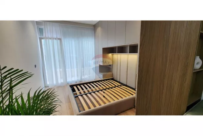 Shtepi ne shitje Apartament ne Tirane, Garsoniere, Mobilimi E mobiluar, Pagesa 97,000  Euro.