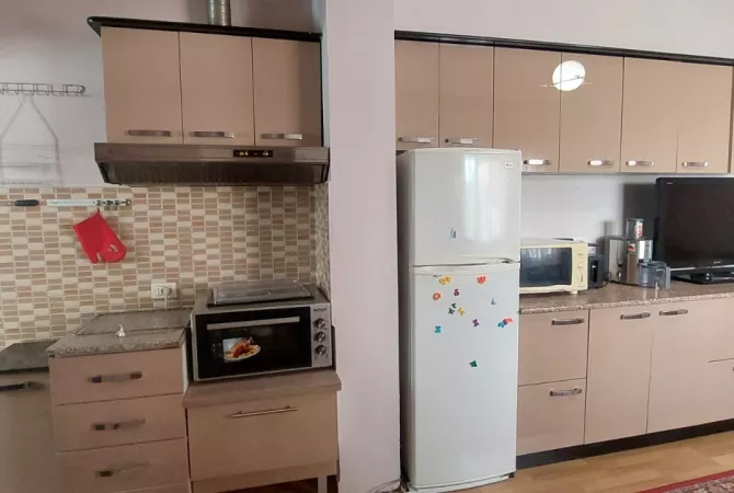 Shtepi me qera Apartament ne Tirane, 3+1, Mobilimi E mobiluar, Pagesa 650  Euro.