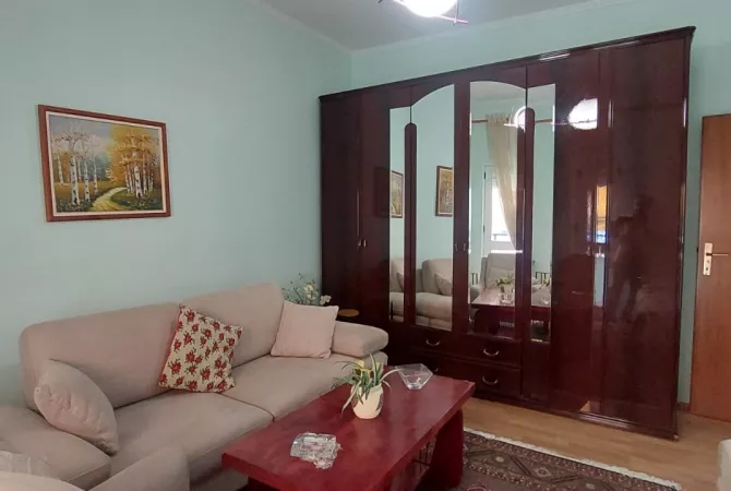 Shtepi me qera Apartament ne Tirane, 3+1, Mobilimi E mobiluar, Pagesa 650  Euro.