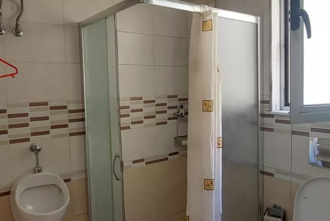 Shtepi me qera Apartament ne Tirane, 3+1, Mobilimi E mobiluar, Pagesa 650  Euro.