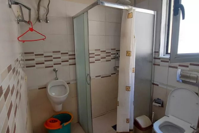 Shtepi me qera Apartament ne Tirane, 3+1, Mobilimi E mobiluar, Pagesa 650  Euro.