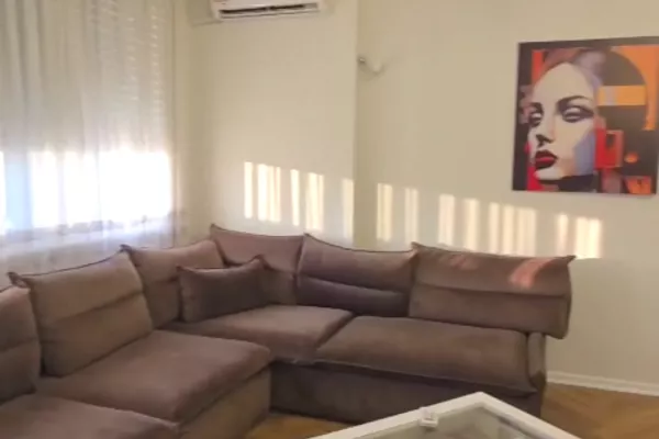 Shtepi me qera Apartament ne Tirane, 1+1, Mobilimi E mobiluar, Pagesa 50,000  Leke.