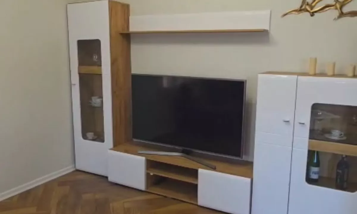 Shtepi me qera Apartament ne Tirane, 1+1, Mobilimi E mobiluar, Pagesa 50,000  Leke.