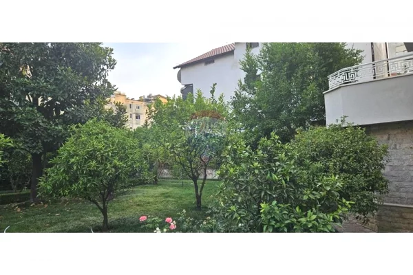 Shtepi me qera Apartament ne Tirane, 3+1, Mobilimi E mobiluar, Pagesa 750  Euro.