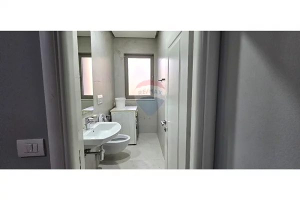 Shtepi me qera Apartament ne Tirane, 3+1, Mobilimi E mobiluar, Pagesa 750  Euro.