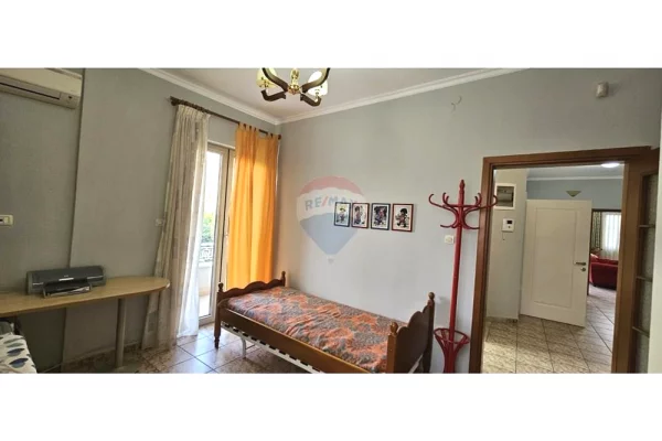 Shtepi me qera Apartament ne Tirane, 3+1, Mobilimi E mobiluar, Pagesa 750  Euro.