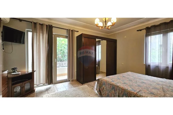 Shtepi me qera Apartament ne Tirane, 3+1, Mobilimi E mobiluar, Pagesa 750  Euro.