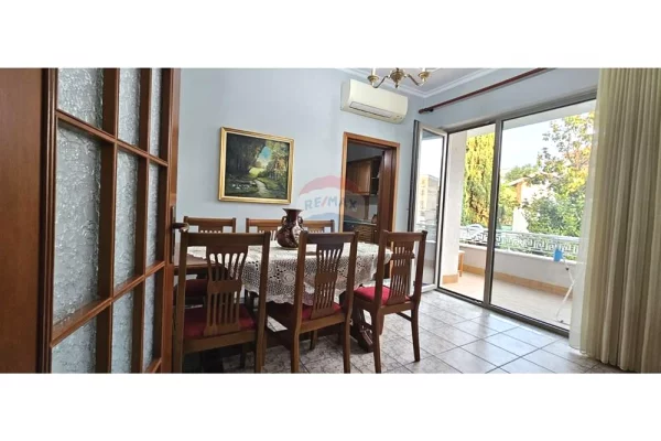 Apartament 3+1, Shtepi Private , Kati 2, Prane Kompleksit Grand